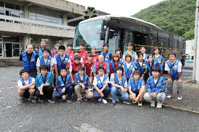 出発前の高校生の様子