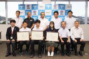 「西脇市スポーツ賞」を受賞された選 手と関係者の皆さん