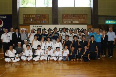 全国大会に出場される皆さんと記念撮影