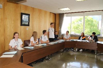 市役所に表敬訪問してくれたドイツスポーツ少年団の皆さん