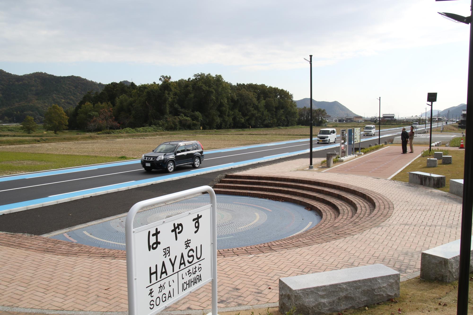 早速車が通る様子