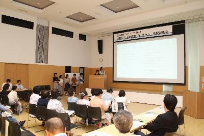 県立大学生が発表する様子