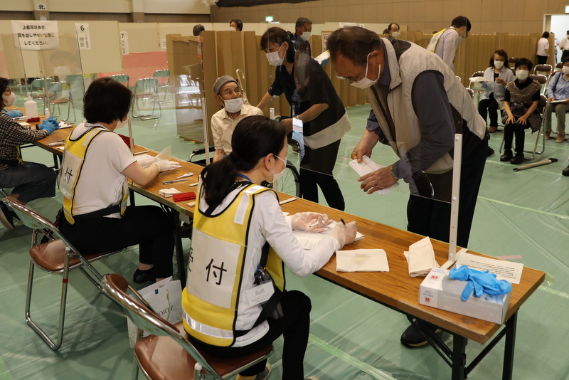 ワクチン集団接種の受付