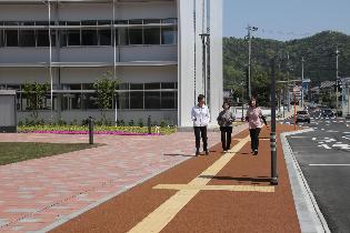 ゴムチップ舗装のオリナス外周はウオーキングに最適