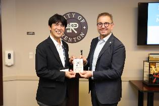 レントン市を訪れ、パヴォーネ市長と 姉妹都市の絆を確認