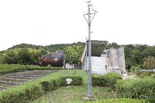 降水量や気温などを観測する西脇市の気象観測所