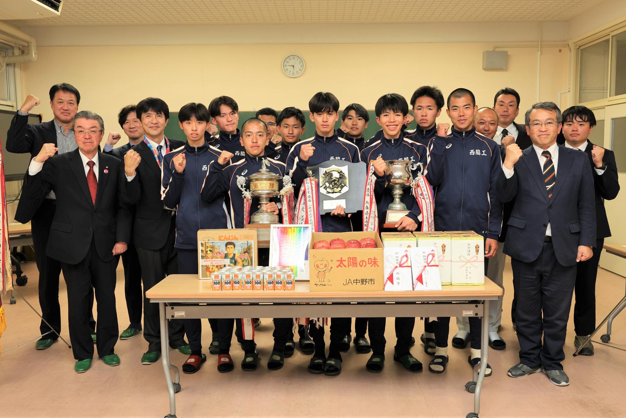 西脇工業高校男子陸上部　激励訪問