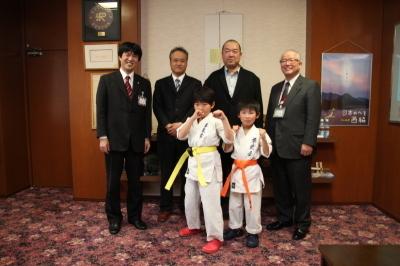 芳田小児童が表敬訪問