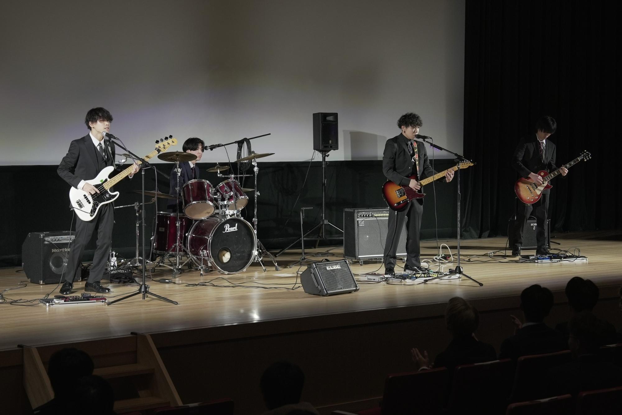 二十歳の集い　バンド演奏