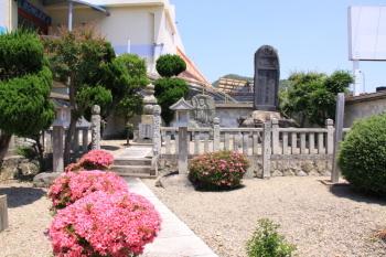 西脇城主高瀬氏政所之址と刻まれた記念碑