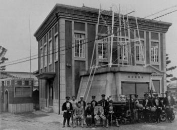 完成後間もない西脇町消防屯所のモダンな姿