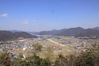 眼下に広がる津万平野