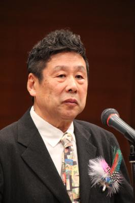 受章の喜びを語る横尾忠則さん（6月27日、アピカホールにて）