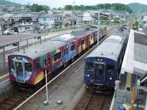 横尾さんがデザインしたラッピング電車