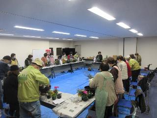 寄せ植え講習会の様子