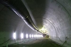 トンネル内覆工コンクリート工程施工後の様子