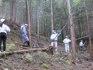 天然水の森での研修の様子です