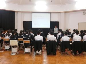 西脇東中学校での授業の様子