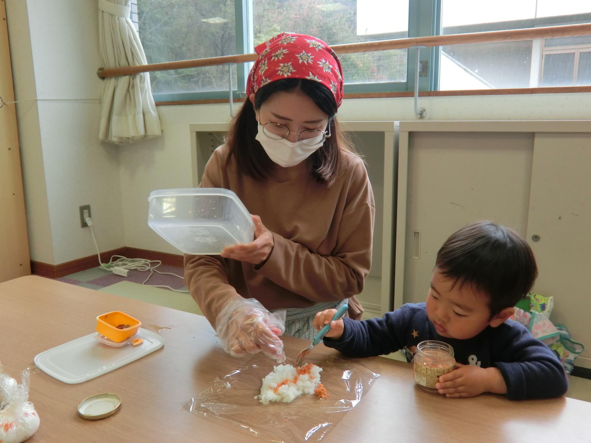 おにぎり会の様子