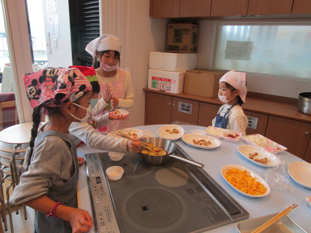11月クッキングの様子