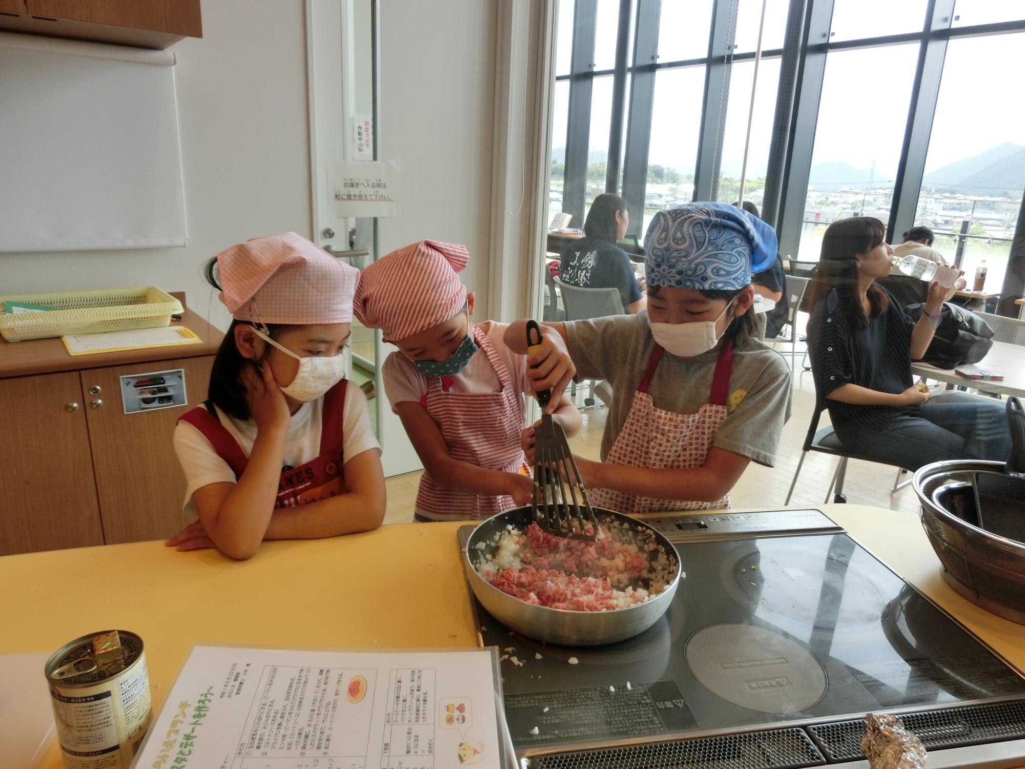 6月クッキングの様子