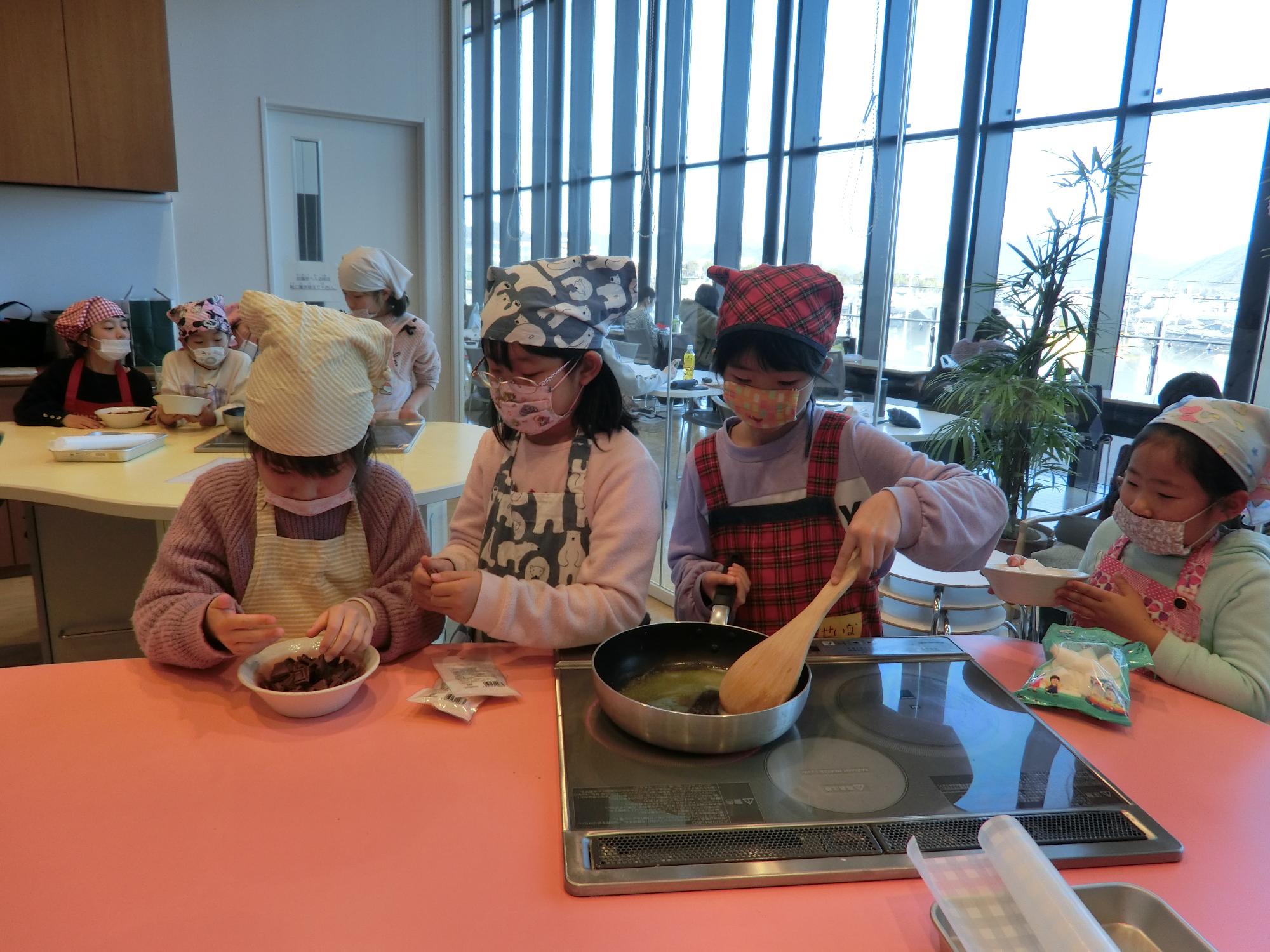 2月クッキングの様子