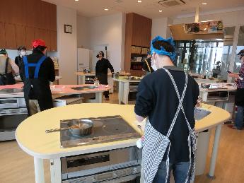 男性のための料理教室の様子