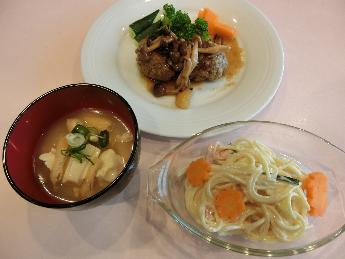 男性の料理教室の様子