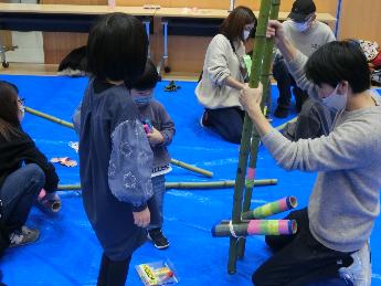 竹馬作りの様子