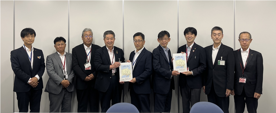 令和7年度一般国道175号整備促進期成同盟会大阪夏季要望会（集合写真）