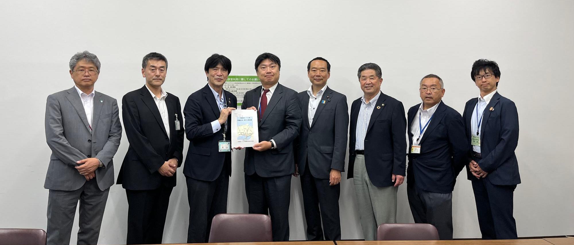 財務省主計局尾崎主計官