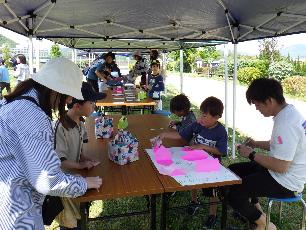 工作を楽しむ親子