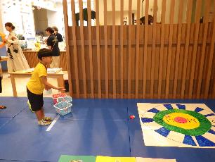 的当てをする子ども