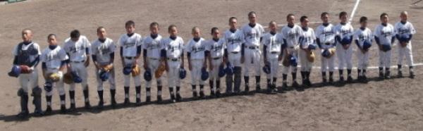 東中野球部の試合中の写真