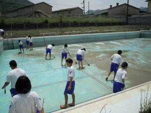 プール掃除1